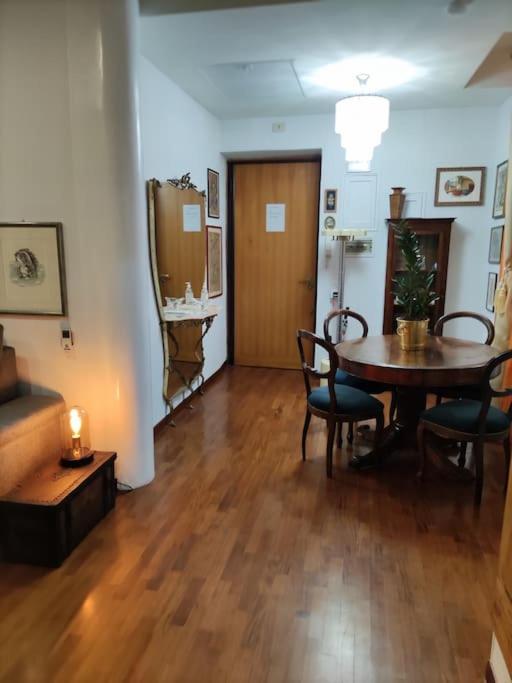 Colosseo Vintage Apartment โรม ภายนอก รูปภาพ
